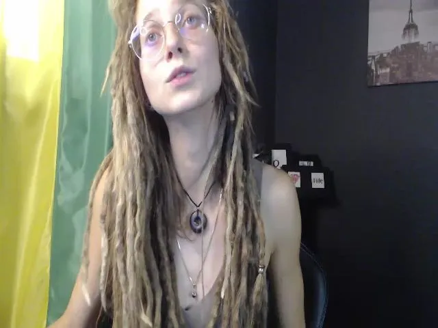 Live sex webcam photo for KINKYkeira #256203408