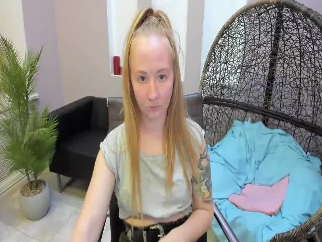 Live sex webcam photo for StunningKelly #256330711