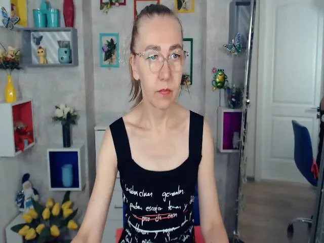Live sex webcam photo for Greybunny #253399041