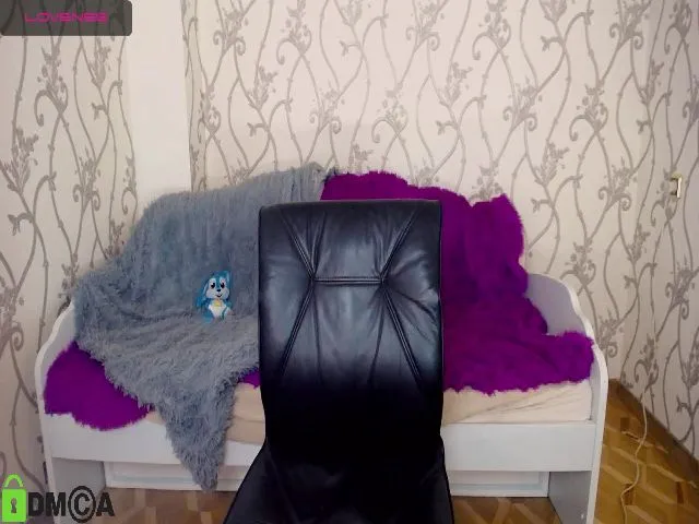 Live sex webcam photo for Kira__Queen #263757713