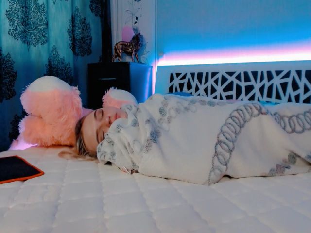 Live sex webcam photo for LindaRichXX #252711280