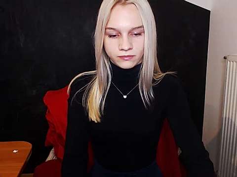 Live sex webcam photo for Naomi_Blond #244990662