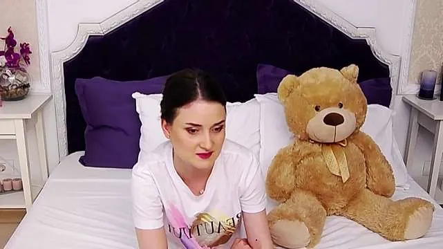 Live sex webcam photo for YoungJessicaX #243092670