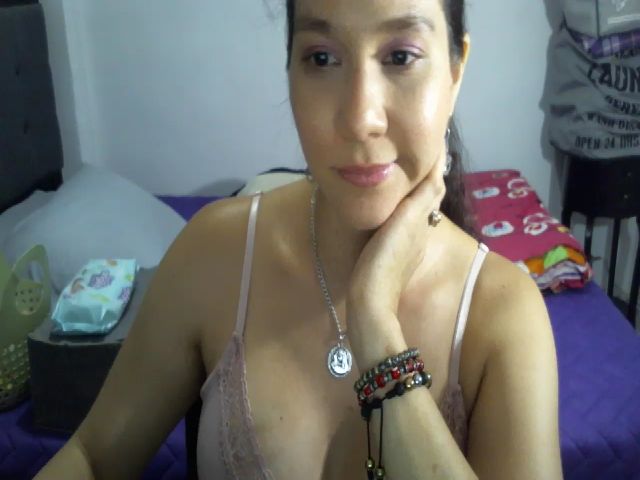 Live sex webcam photo for Sofiahenao #258402981