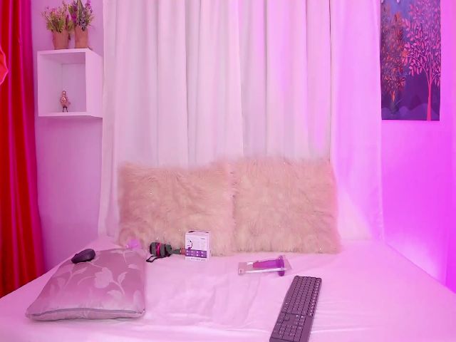 Live sex webcam photo for Meganmoore_ #253652805