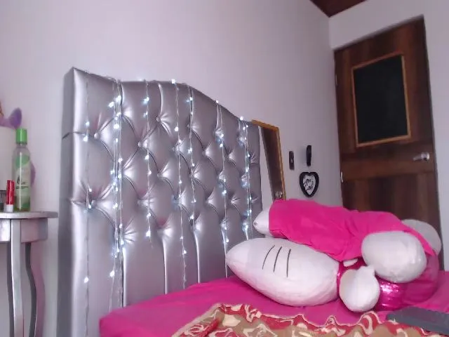 Live sex webcam photo for NikoraStar #255390578