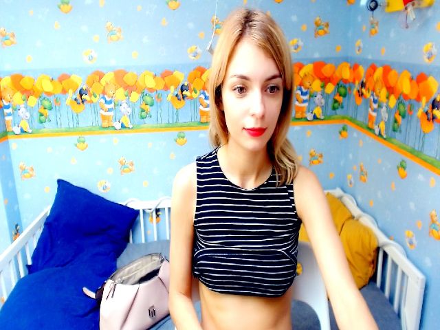 Live sex webcam photo for ELLIEFLOYD #253847928