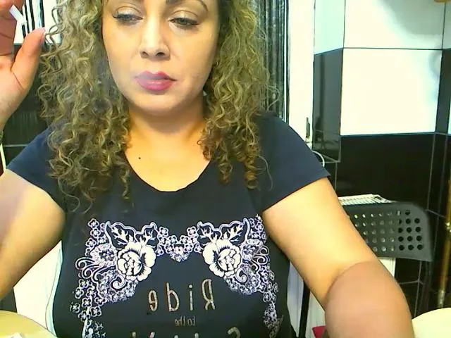Live sex webcam photo for Lesby2Squirty #259596476