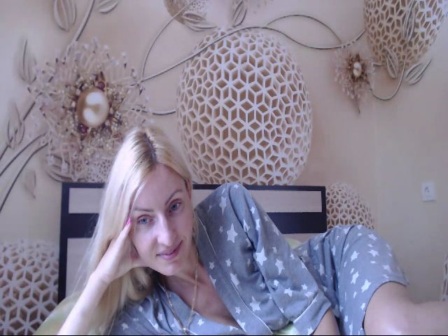 Live sex webcam photo for MeltingJulia #264822029