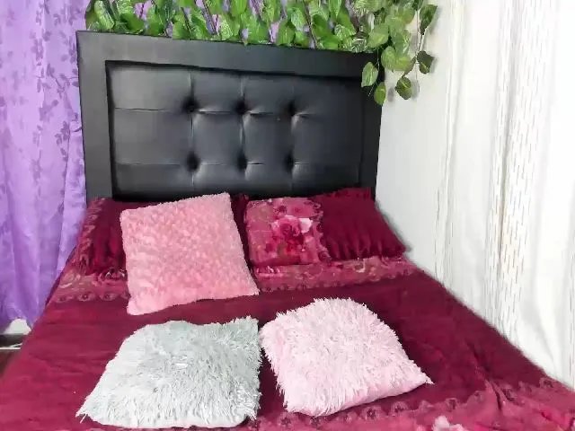 Live sex webcam photo for Holly_rosee #261824848