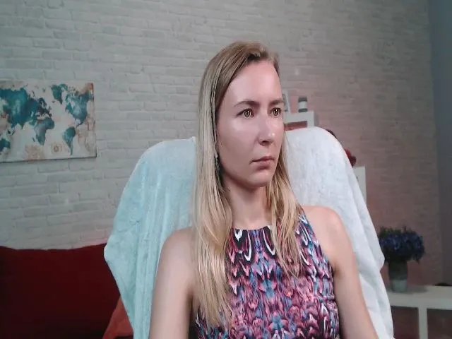 Live sex webcam photo for MileyyVogue #254130155