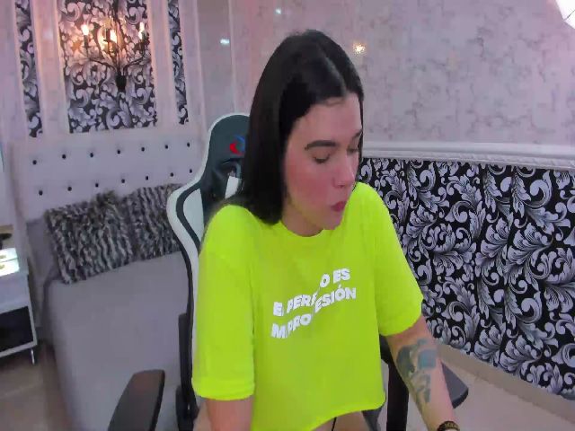 Live sex webcam photo for CurvyBlue #260261854