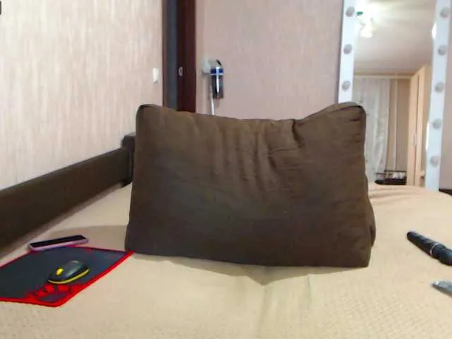 Live sex webcam photo for Blue-Eyes1 #256543894