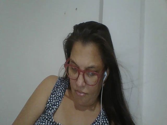 Live sex webcam photo for SweetLola01 #259024330