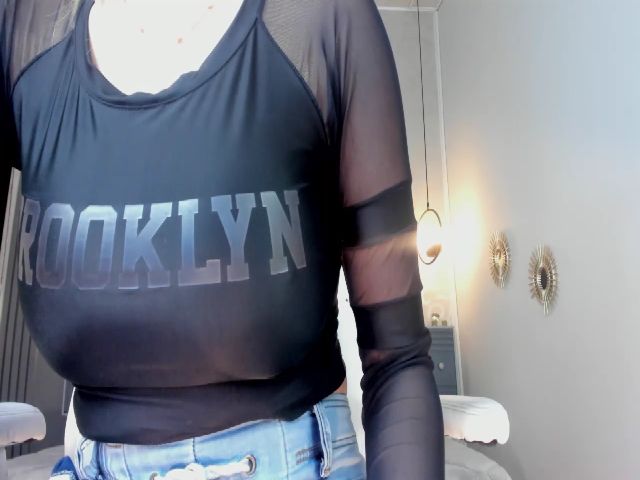 Live sex webcam photo for MarieBass #256386075