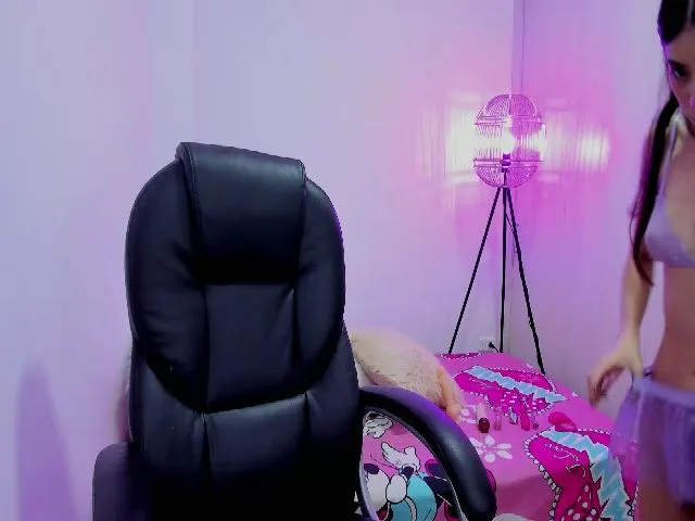 Live sex webcam photo for Little_Miaa1 #252598235