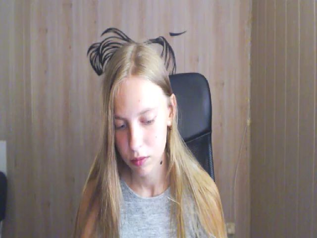 Live sex webcam photo for SshyTeen #254745118