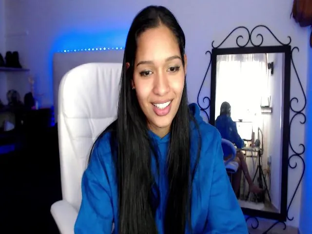 Live sex webcam photo for Sexy_latina69 #255312491