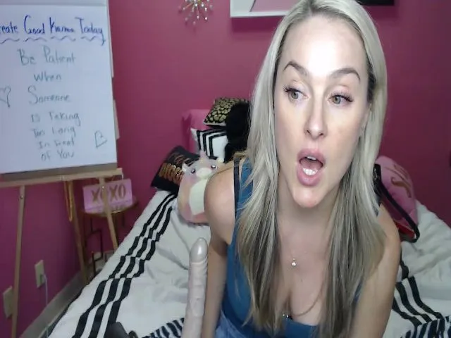 Live sex webcam photo for GoddessNadia #258366992