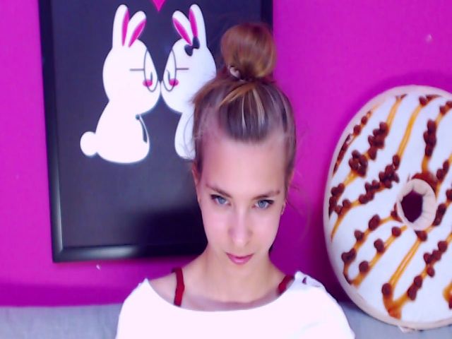 Live sex webcam photo for RossandaShy #254405296