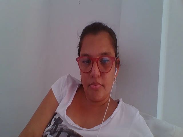 Live sex webcam photo for SweetLola01 #262247445
