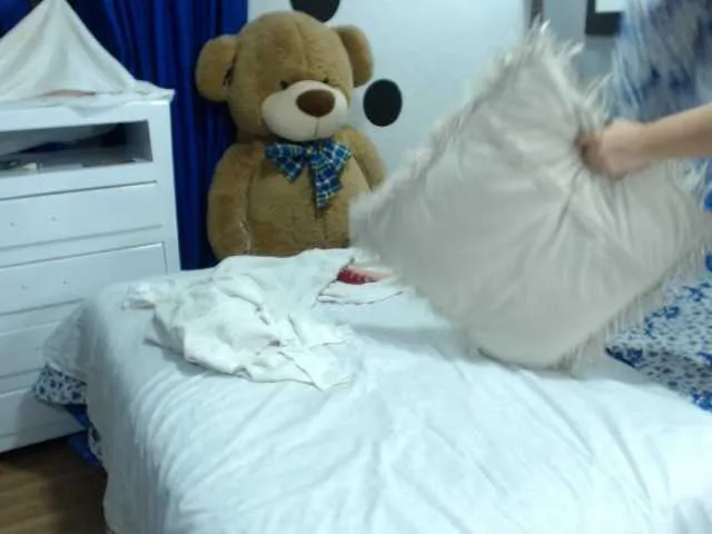 Live sex webcam photo for PrettyDolly #241312961