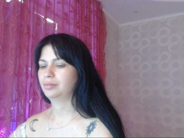 Live sex webcam photo for Sarahotmiss #254121233