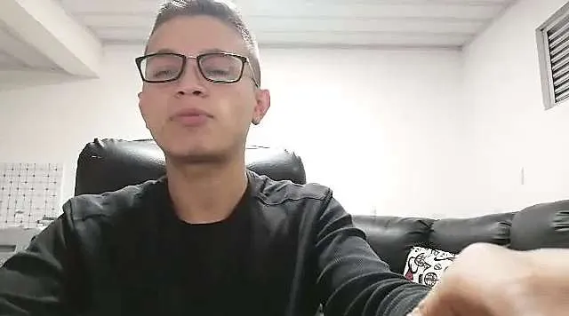 Live sex webcam photo for gansters_boys #242571307