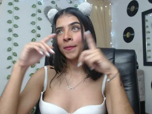 Live sex webcam photo for Lindsay-Petit #243229443