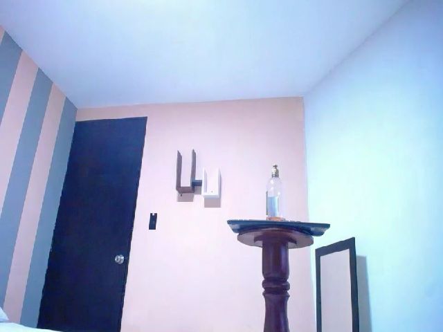 Live sex webcam photo for Aleja_10 #253316471