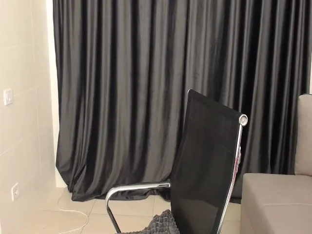 Live sex webcam photo for KellyKleine #254577440