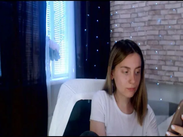 Live sex webcam photo for CumMeaRiver #261932702