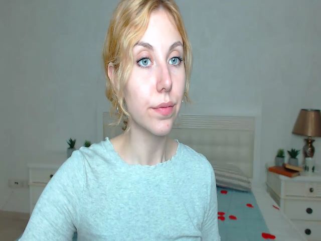 Live sex webcam photo for MollyDiamond1 #253142818