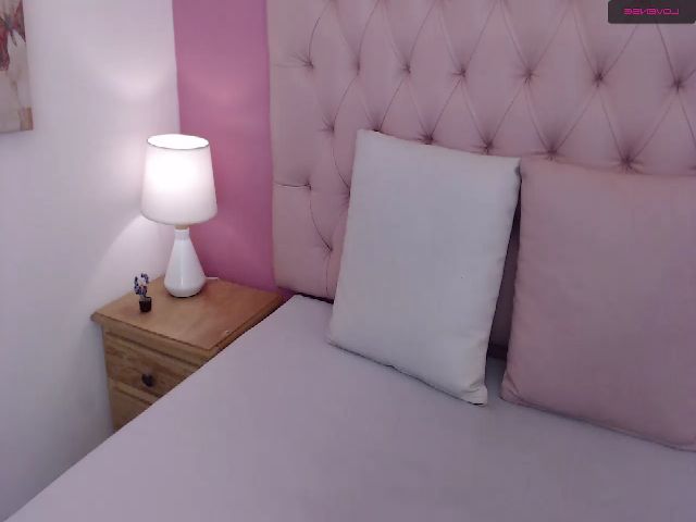 Live sex webcam photo for Keyra_R #261356764