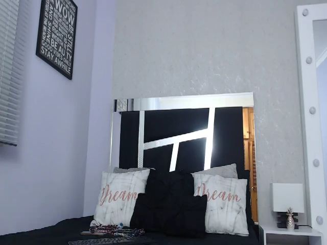 Live sex webcam photo for Pythonissa97 #256318145