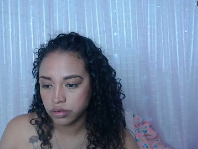 Live sex webcam photo for Angeluxxx #240935805