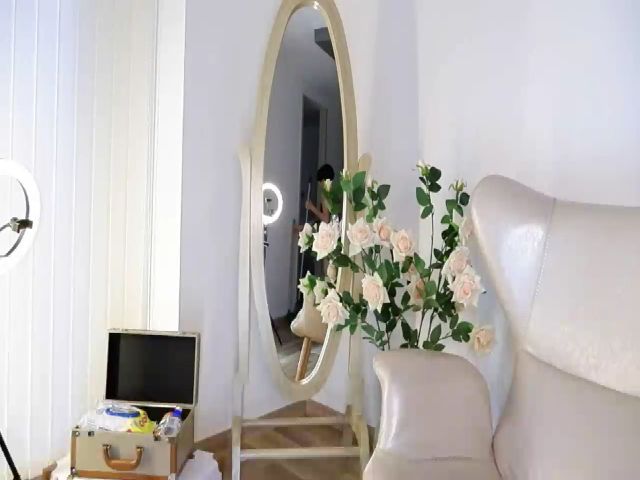 Live sex webcam photo for Anne_boleyn_ #255180954