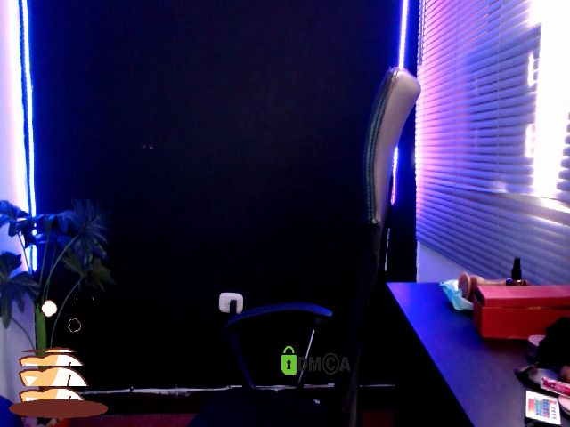 Live sex webcam photo for victoria_lee2 #257613195