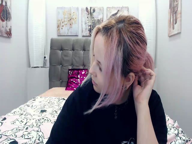 Live sex webcam photo for Helokit #256204904