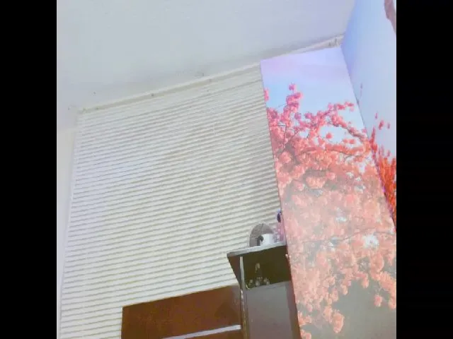 Live sex webcam photo for Salomesweet69 #287861487