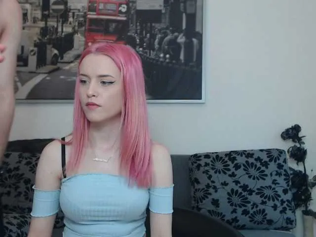 Live sex webcam photo for YoungCrazyHot #241260571