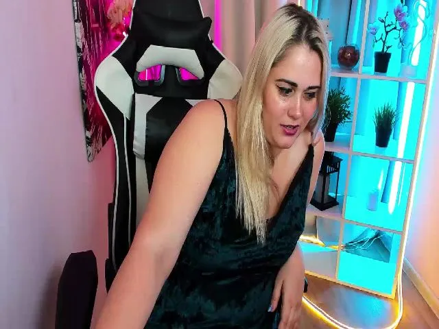 Live sex webcam photo for KellyMerry #265229353