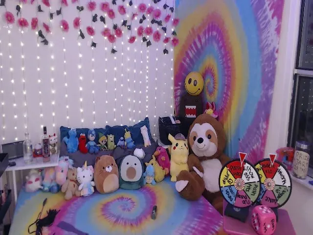 Live sex webcam photo for LucyLovesick #259781915