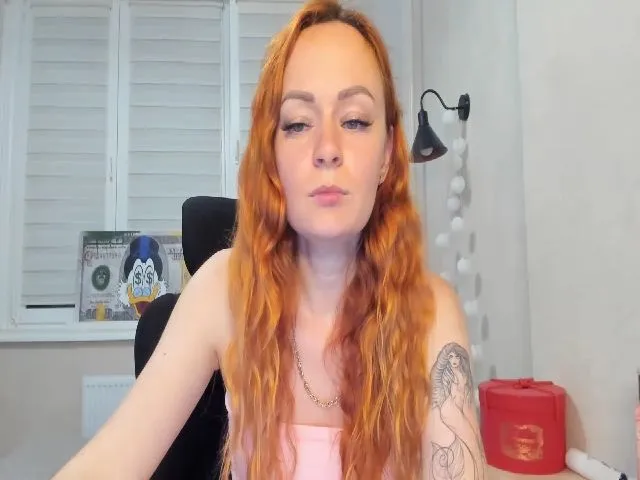 Live sex webcam photo for SimonettaV #256405235