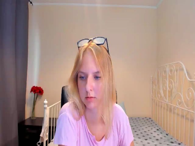 Live sex webcam photo for O1iv1a #255138239