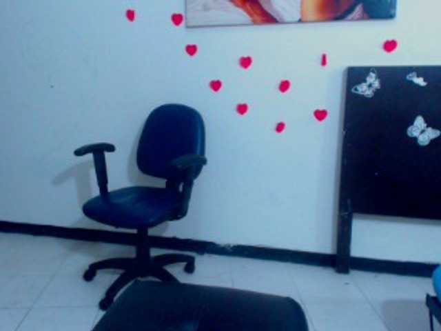 Live sex webcam photo for briyitza #243853272