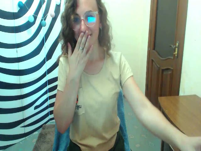 Live sex webcam photo for HeartGirl #254787421