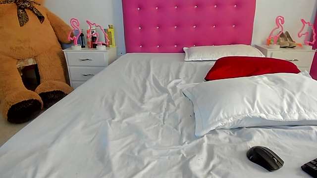 Live sex webcam photo for AbbyBaakeer #245040063