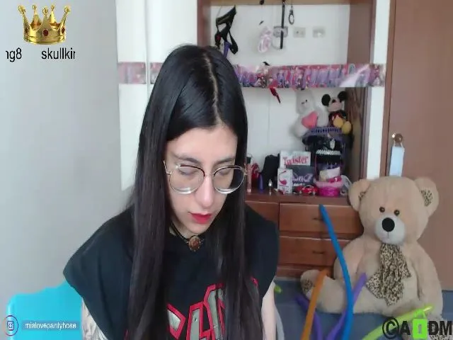 Live sex webcam photo for Miahot21 #263104098