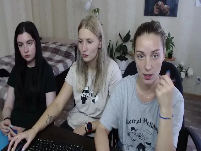 Live sex webcam photo for Emi_lywild #265552238